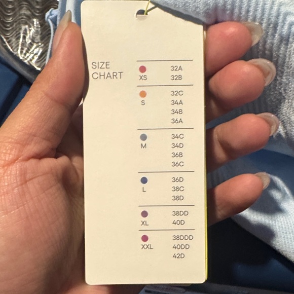 Size Medium Women’s Sky Blue Seamless Bra with molded pads and adjustable straps - Picture 8 of 8